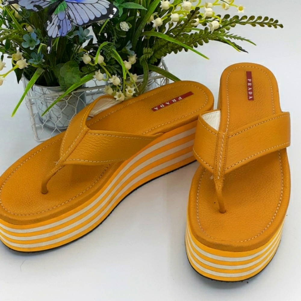 Prada vintage 2000s yellow and white platform flip flops size 39 US size 9